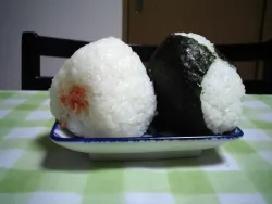 Onigiri: Una famosa bola de arroz que llegó para quedarse.