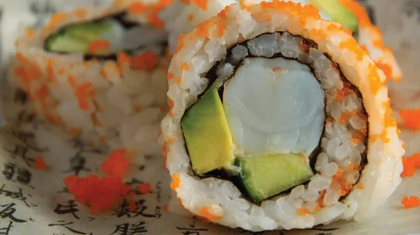 Sushi con camarones
